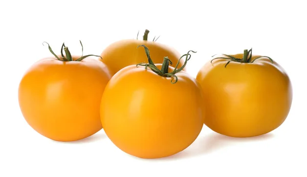 Délicieuses Tomates Jaunes Mûres Isolées Sur Blanc — Photo