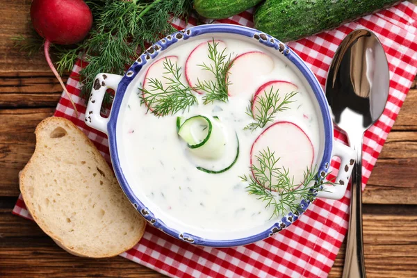 Heerlijke Koude Zomersoep Houten Tafel Plat Gelegd — Stockfoto