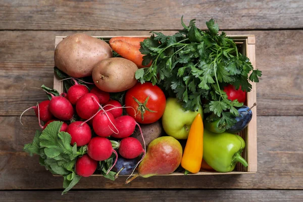 Kiste Voll Mit Verschiedenen Gemüse Und Obstsorten Auf Holztisch Draufsicht — Stockfoto