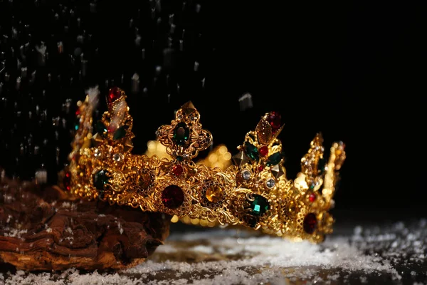 Gyönyörű Arany Korona Drágakövekkel Fekete Háttéren Fantázia Tétel — Stock Fotó