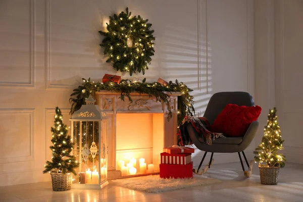 Hermosa Zona Fotos Temáticas Navidad Con Chimenea Decoración Abeto —  Fotos de Stock