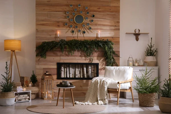 Belo Quarto Decorado Para Natal Com Abetos Vasos Design Interiores — Fotografia de Stock