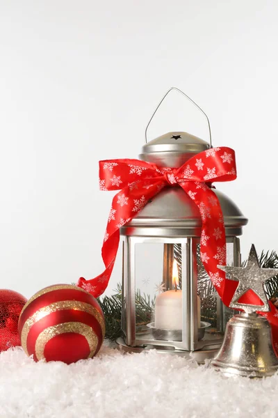 Bela Composição Com Lanterna Natal Vintage Decorações Festivas Neve Contra — Fotografia de Stock
