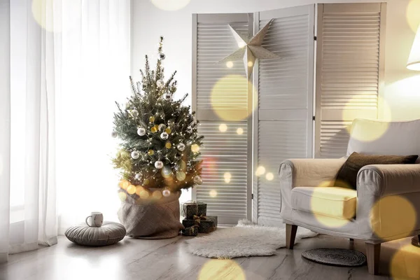 Stilvolles Interieur Mit Eleganter Weihnachtsdekoration — Stockfoto