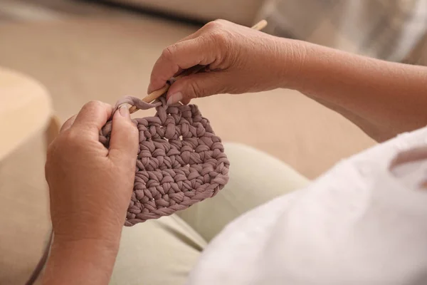 Elderly Woman Knitting Home Closeup Creative Hobby — Stock Photo, Image
