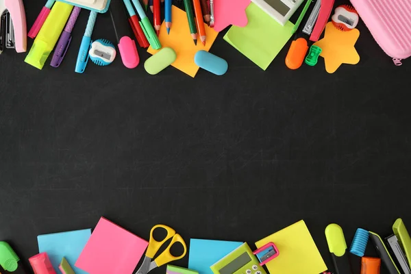 Frame Van Verschillende Schoolbriefpapier Schoolbord Platte Lay Ruimte Voor Tekst — Stockfoto