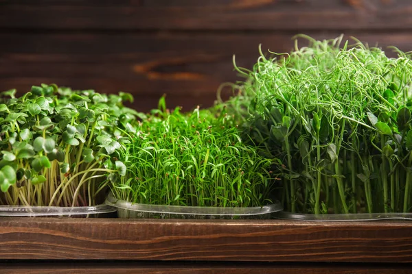 Verse Verschillende Biologische Microgreens Houten Krat — Stockfoto