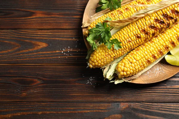 Delicious Grilled Corn Cobs Wooden Table Top View Space Text — Stock Photo, Image
