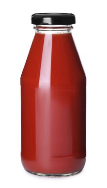 Beyaz üzerine izole edilmiş domates suyu şişesi.