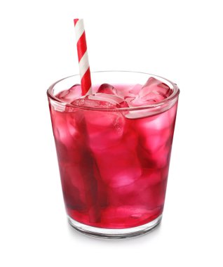 Beyaza izole edilmiş lezzetli üzümlü soda. Tazeleyici içecek.