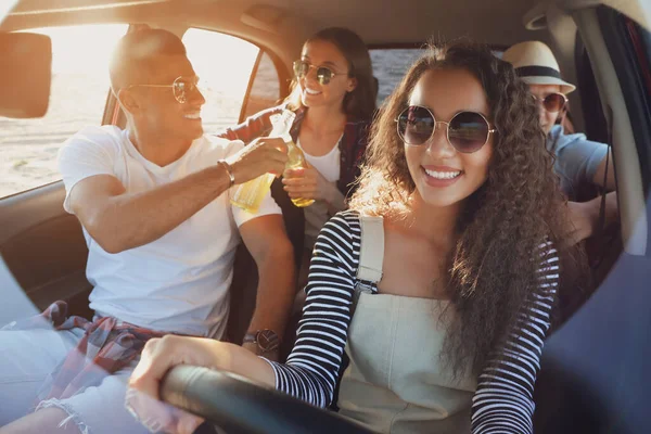 Amici Felici Insieme Auto Viaggio — Foto Stock