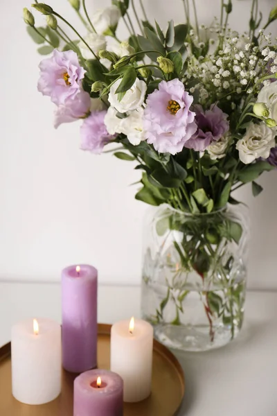 Strauß Schöner Eustoma Blumen Auf Weißem Tisch — Stockfoto