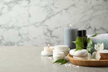 Işık masasında spa kompozisyonu. Metin için boşluk
