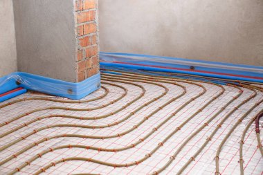 Binanın zemin altı ısıtma sisteminin kurulumu