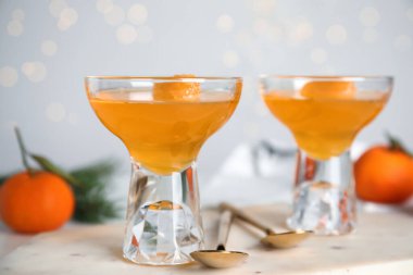 Beyaz mermer tahtada nefis mandalina jölesi