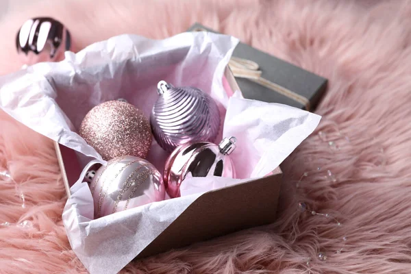 Hermosas Bolas Navidad Caja Piel Sintética Rosa — Foto de Stock