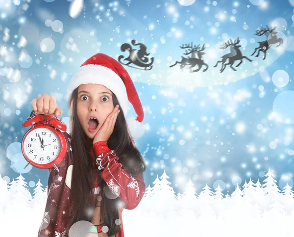 Lindo Niño Santa Claus Volando Trineo Contra Cielo Lunar Fondo — Foto de Stock