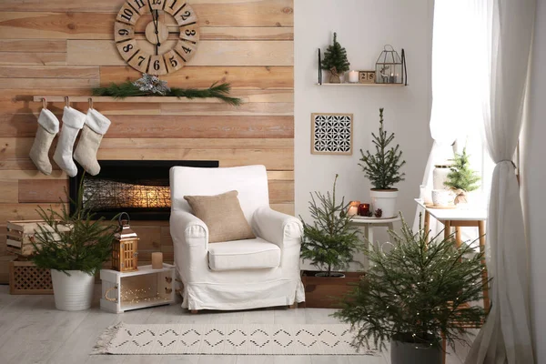 Sapins Pot Décorations Noël Dans Chambre Avec Cheminée Design Intérieur — Photo