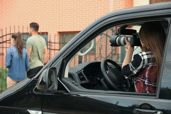 Detective Privado Com Câmera Espionagem Carro — Fotografia de Stock