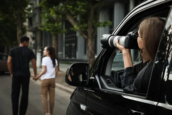 Detective Privado Com Câmera Espionagem Carro — Fotografia de Stock