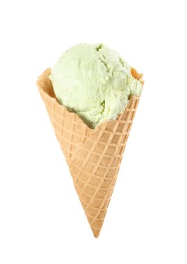 Gözleme külahında nefis dondurma. Beyazda izole edilmiş.