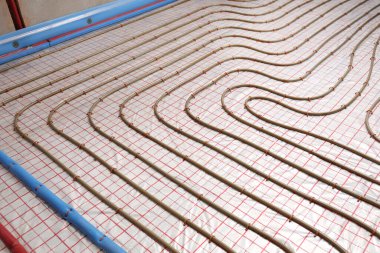 Binanın zemin altı ısıtma sisteminin kurulumu