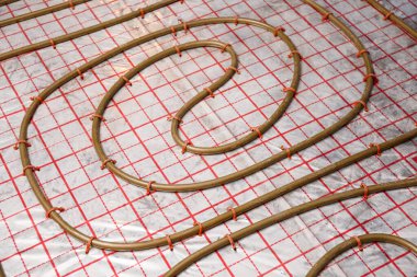 Binanın zemin altı ısıtma sisteminin kurulumu