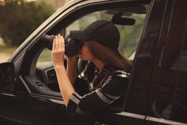 Prywatny Detektyw Kamerą Szpiegującą Samochodu — Zdjęcie stockowe