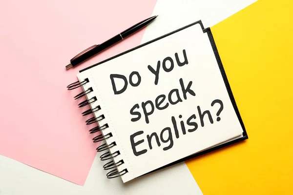 Notitieblok Met Vraag Spreek Engels Pen Kleur Achtergrond Plat Lay — Stockfoto