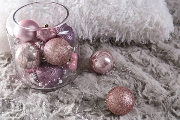 Hermosas Bolas Navidad Rosa Piel Gris — Foto de Stock