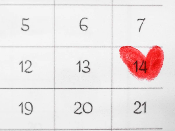Sevgililer Günü Kırmızı Parmak Izleriyle Işaretlenmiş Takvim Kağıdı Üst Görünüm — Stok fotoğraf