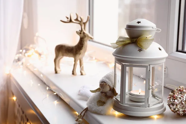 Lâmpada Natal Bonita Outras Decorações Peitoril Janela — Fotografia de Stock