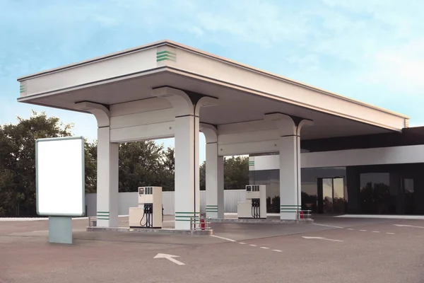 Leeg Reclamebord Modern Tankstation Buiten Ruimte Voor Design — Stockfoto