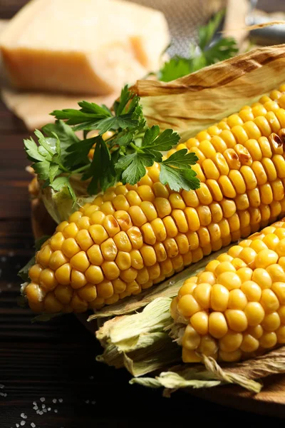 Delicious Grilled Sweet Corn Cobs Table Closeup — Stock Photo, Image