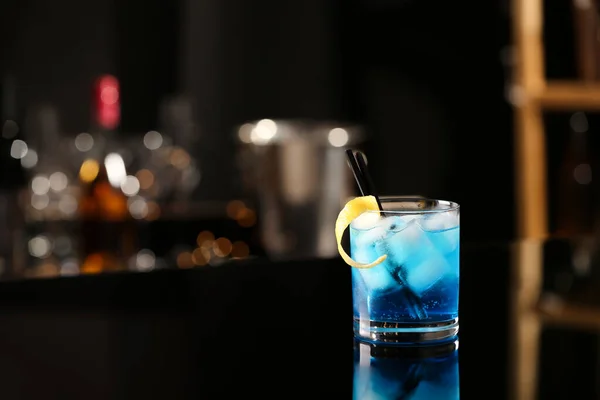 Ein Glas Frischer Alkoholischer Cocktail Auf Der Theke Platz Für — Stockfoto
