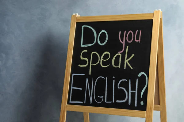 Schoolbord Met Vraag Spreek Engels Grijze Achtergrond — Stockfoto
