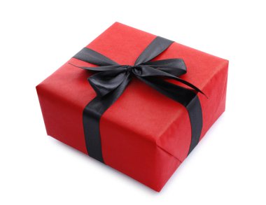 Beyaz üzerinde yay olan kırmızı hediye kutusu