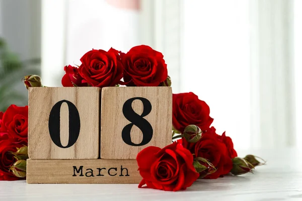 Calendrier Bois Avec Date Mars Roses Sur Table Intérieur Espace — Photo