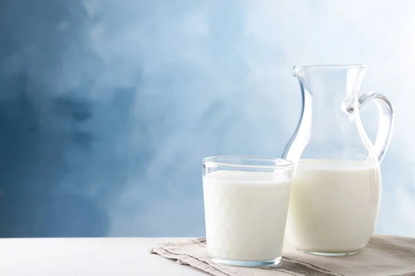 Heerlijke Verse Melk Witte Tafel Ruimte Voor Tekst — Stockfoto