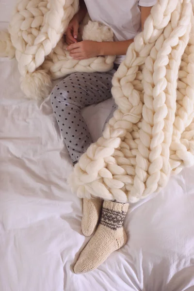 Woman Covered Knitted Plaid Bed Closeup — Stock Photo, Image