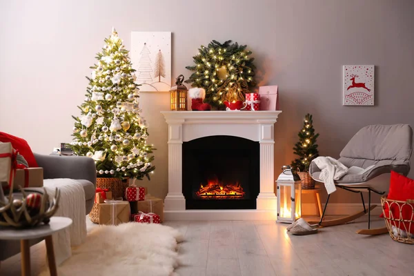 Elegante Soggiorno Interno Con Bel Camino Albero Natale — Foto Stock