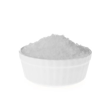 Beyaz arka planda doğal tuz