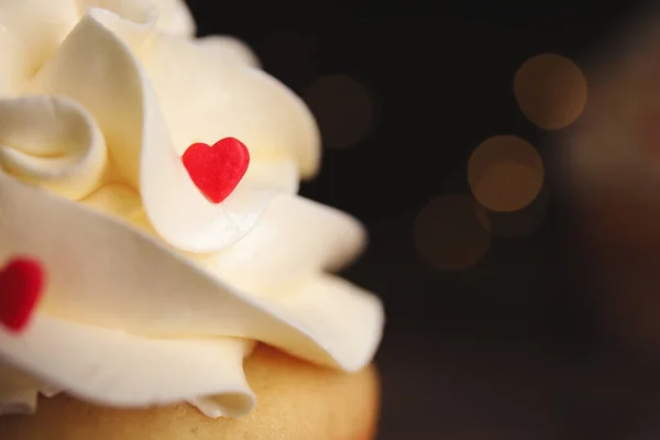 Smaklig Söt Cupcake Suddig Bakgrund Närbild Med Utrymme För Text — Stockfoto