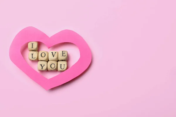 Phrase Love You Made Cubes Paper Heart Pink Background Flat — 图库照片
