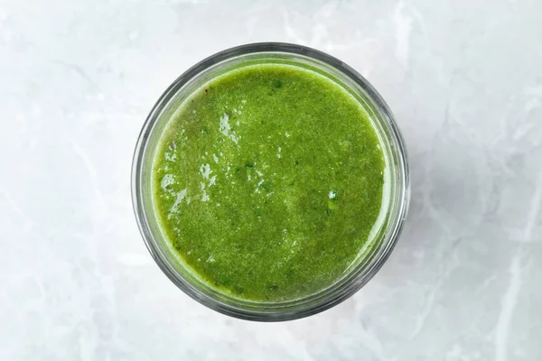 Delicioso Jugo Verde Fresco Mesa Mármol Gris Vista Superior — Foto de Stock