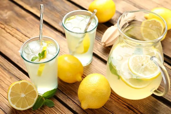 Natural Lemonade Mint Wooden Table Summer Refreshing Drink — Stock Photo, Image