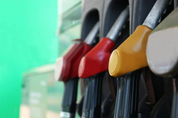 Benzin Istasyonundaki Pompa Başlıklarının Yakın Görüntüsü — Stok fotoğraf