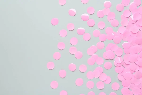 Roze Confetti Lichtgrijze Ondergrond Plat Gelegd Ruimte Voor Tekst — Stockfoto