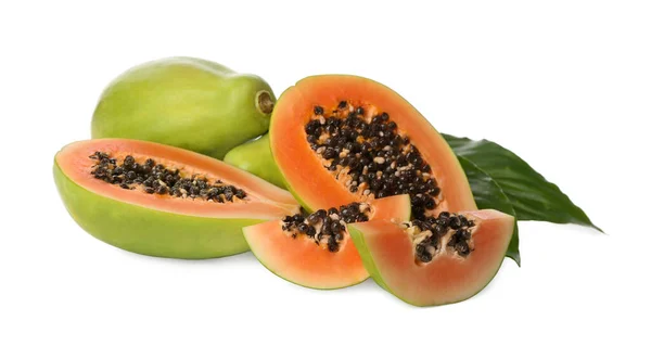 Färska Mogna Papaya Frukter Med Gröna Blad Vit Bakgrund — Stockfoto