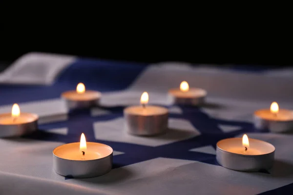 Зажигание Свечей Флаге Израиля День Памяти Жертв Холокоста — стоковое фото